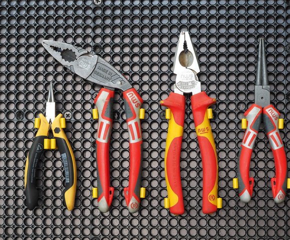 Плоскогубцы и пассатижи в креплениях ToolBoard